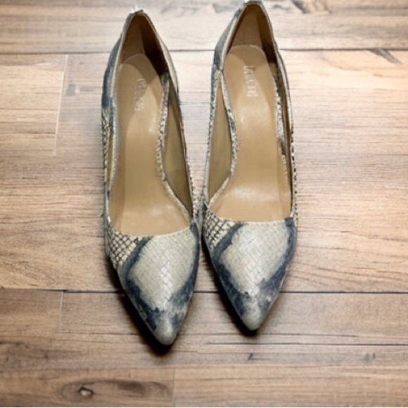 🔥Michael Kors snake skin print slip on heels size 8 - Picture 2 of 3